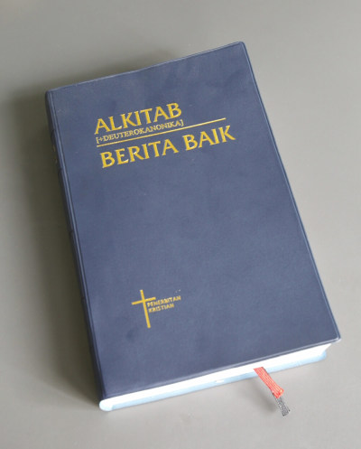 A Bible in Malay language, 'Bible, Good News', is pictured at a church in Kuala Lumpur, March 30, 2011. Rising Christian anger in mainly Muslim Malaysia over the government's handling of a case involving seized Bibles could complicate Prime Minister Najib Razak's bid to win back the support of minorities ahead of an early general election.