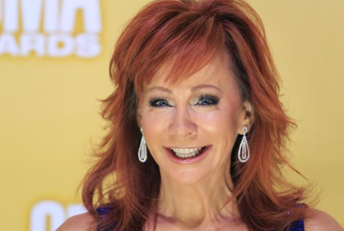 Singer Reba McEntire arrives at the 46th Country Music Association Awards in Nashville, Tennessee, November 1, 2012.