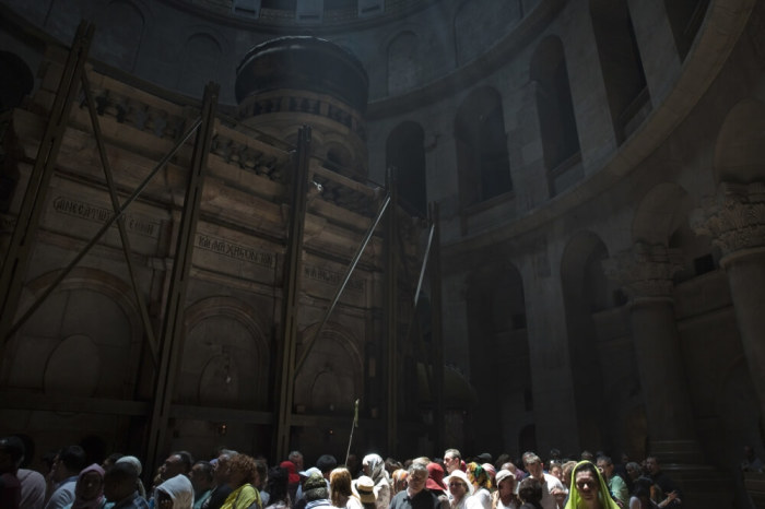 Pilgrims wait in line to enter the tomb where Christians believe Jesus was buried, inside the rotunda of the Church of the Holy Sepulchre in Jerusalem's Old City May 20, 2014.