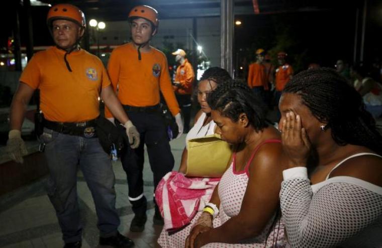 Rescue team members and patients react outside a clinic that was evacuated after tremors were felt resulting from an earthquake in Ecuador, in Cali, Colombia, April 16, 2016.