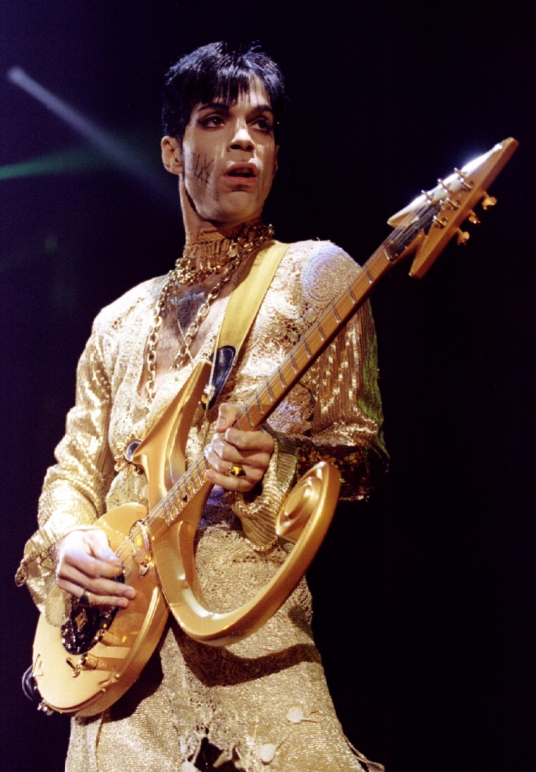 Prince performs to a capacity audience at Wembley Arena March 3, 1995.