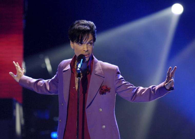 Prince performs in a surprise appearance on the 'American Idol' television show finale at the Kodak Theater in Hollywood, California, May 24, 2006.