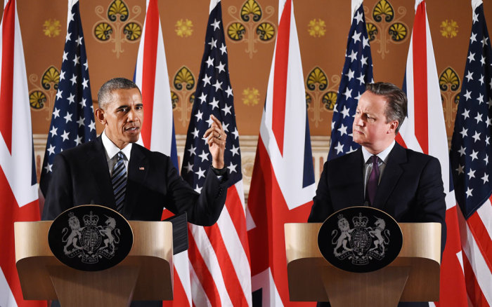 Britain's Prime Minister David Cameron (R) and US President Barack Obama (L) attend a press conference at the Foreign and Commonwealth Office in central London on April, 22, 2016.