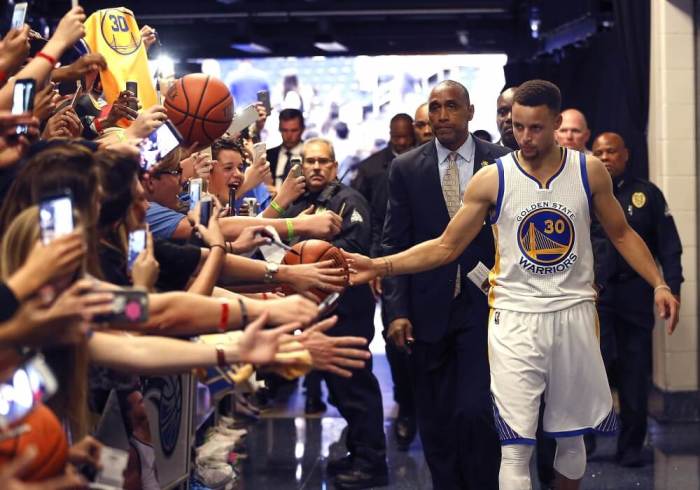 Stephen Curry greets fans in the tunnel after a game against the Orlando Magic February 25, 2016. The Warriors won 130-114.