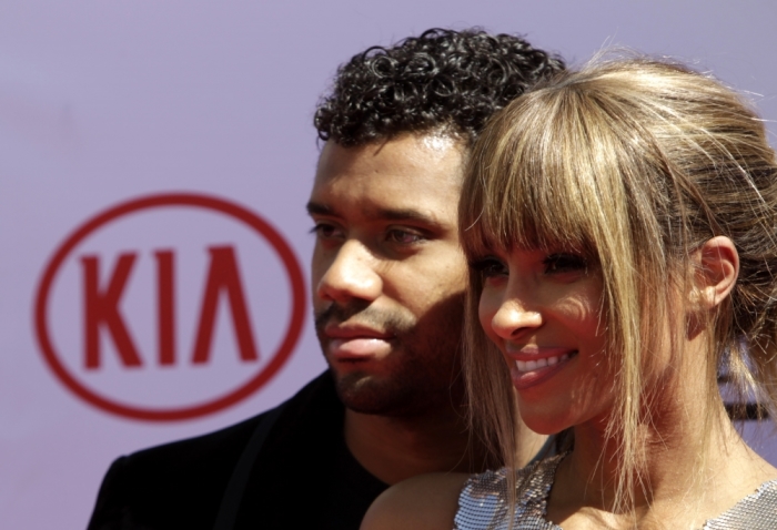 NFL football athlete Russell Wilson (L) and singer Ciara arrive at the 2016 Billboard Awards in Las Vegas, Nevada, May 22, 2016.