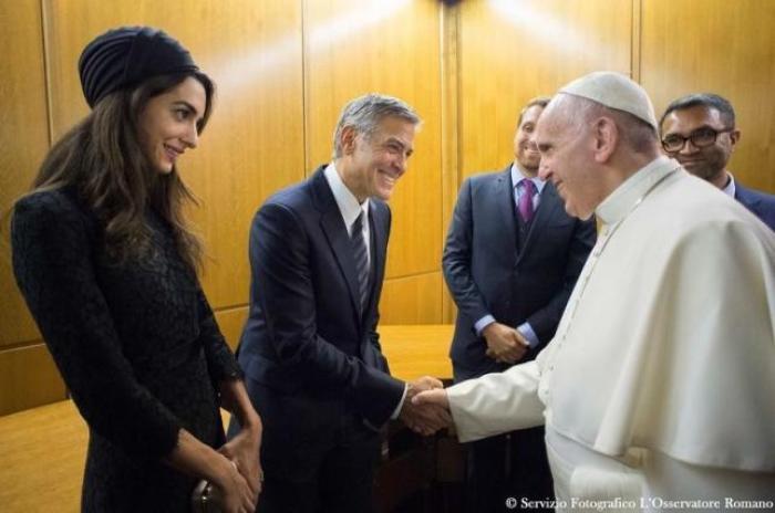 Pope Francis meets U.S. actor George Clooney (C) and his wife Amal (L) during a meeting of the Scholas Occurrentes at the Vatican, May 29, 2016.