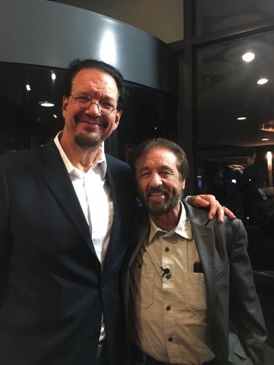 Penn Jillette (L) and Ray Comfort (R)