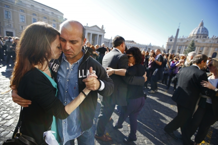 Couples dance in front of Saint Peter's basilica at the Vatican, December 17, 2014. Thousands of people sang 'Happy Birthday' and danced a mass tango on Wednesday to celebrate the birthday of the first Latin American pope. Argentinian Pope Francis was born in the birthplace of the tango on December 17, 1936.