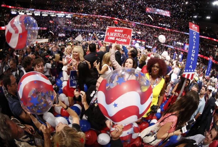 Balloons and confetti descend after the Republican National Convention in Cleveland, Ohio, U.S. July 21, 2016.