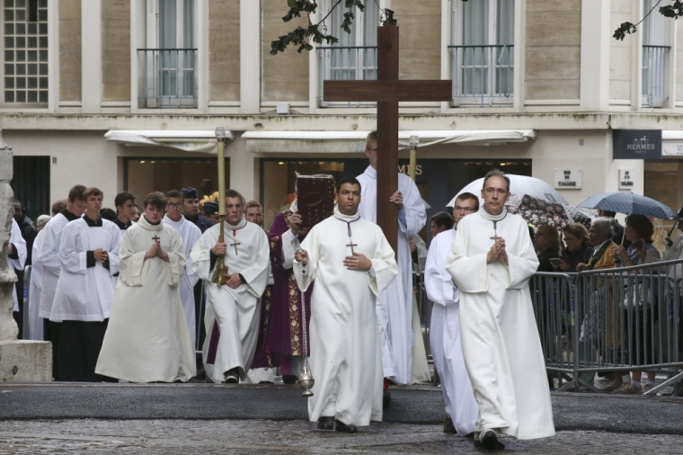 Priests lead a procession for a funeral service for slain French parish priest Father Jacques Hamel at the Cathedral in Rouen, France, August 2, 2016. Father Jacques Hamel was killed last week in an attack on a church at Saint-Etienne-du-Rouvray near Rouen that was carried out by assailants linked to Islamic State.