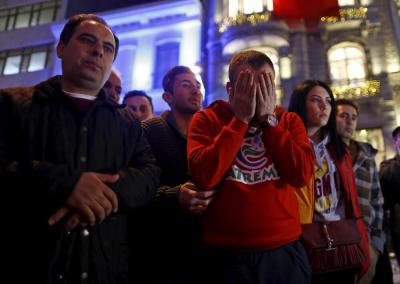 A man prays at the scene of a suicide bombing at Istiklal street, a major shopping and tourist district, in central Istanbul, Turkey March 20, 2016.