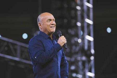 Greg Laurie speaks to thousands gathered at Angel Stadium in Anaheim, California for the 27th SoCalHarvest on Aug. 26, 2016.