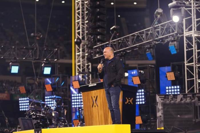 Greg Laurie speaks to thousands gathered at Angel Stadium in Anaheim, California for the 27th SoCalHarvest on Aug. 27, 2016.