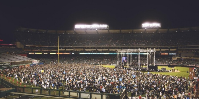 Thousands gather in the outfield at Angel Stadium in Anaheim, California on Aug. 27, 2016 after evangelist Greg Laurie called for attendees to come forward and proclaim Jesus Christ in their hearts and recite the Sinner's Prayer.