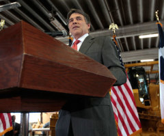 Perry Signs 20-Week Abortion Ban Into Law; Lauded by Pro-Lifers as 'Brave'