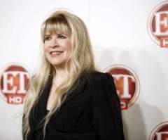 Lady Antebellum and Fleetwood Mac's Stevie Nicks to Collaborate for CMT Series 'Crossroads' (VIDEO)