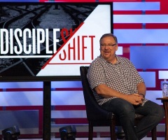 Rick Warren, Church Planters Talk Discipleship on First Day of Exponential West