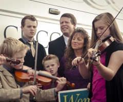 Jim Bob Duggar of '19 Kids and Counting' Calls Christian Conservatives Political 'Sleeping Giant'