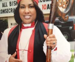 Baptist Pastor Tells Church She's Married to Female Bishop and Resigns; Claims Scripture Supports Same-Sex Love