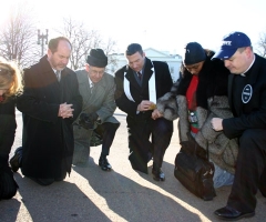 Atheist Group Sues Calif. City Over Chaplain's Prayer at City Council Meetings