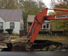 Chicago Sinkhole Swallows Up Tree, Homes Flooded With 2 Feet of Water