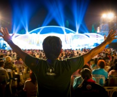 Will Graham's Final 'Celebration' This Year Draws 12,000 People in Thailand