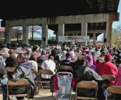 'Bridge Ministry' Gives Thanksgiving Dinner to Over 1,000 Homeless People Living Under Bridges