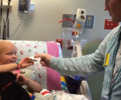 Magician Spends Thanksgiving With Sick Children at Hospital to Bring Cheer
