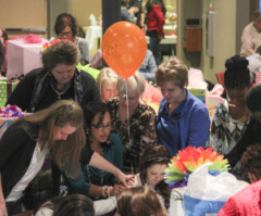 Texas Ministry 'Embrace Grace' Hosts Baby Shower for Teen Moms Who Refuse Abortion