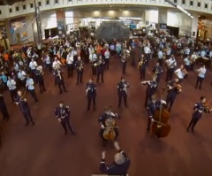 Watch the Air Force Band Play 'Joy to the World' in Flash Mob