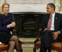 Danish PM Helle Thorning-Schmidt Who Took Selfie With Obama Previously Asked Sex and the City Actress for Autograph (Watch)