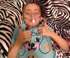 Watch Thousands Sing Christmas Carols Outside the Window of a Little Girl With Cancer (VIDEO)