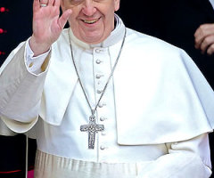 Men's Magazine Names Pope Francis 'Best Dressed Man of the Year'
