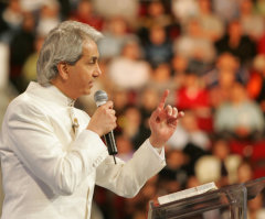Benny Hinn's Prayer Conference Appearance in India Cancelled After Hindu Outcry