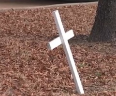 Police Chief Refuses to Remove Cross From Lawn Following Atheist Complaint in Ark.