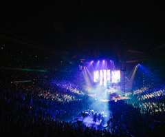 Inside Passion 2014 Atlanta: 10 Photos of the 20,000 Students, Louie Giglio, and Chris Tomlin Making Jesus Famous