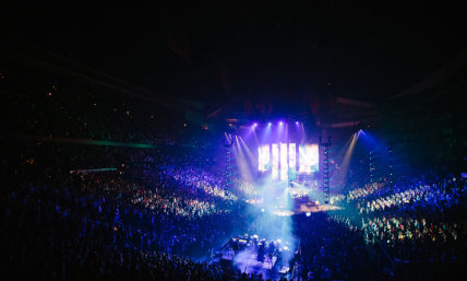 Inside Passion 2014 Atlanta: 10 Photos of the 20,000 Students, Louie Giglio, and Chris Tomlin Making Jesus Famous