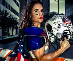 Jen Welter Runs the Ball to Become First Woman to Play Contact Position in Men's Pro Football (VIDEO)