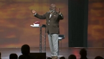 TD Jakes Tells Church Leaders 'If You're Not Making Any Change, You're Taking Up Space'