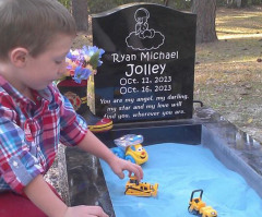 Mother Adds Sandbox to Newborn's Grave So Older Brother Can Play With Him (VIDEO)