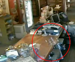 Is This Store Haunted? Ghost 'Experts' Investigate Paranormal Activity in New Hampshire Shop (VIDEO)