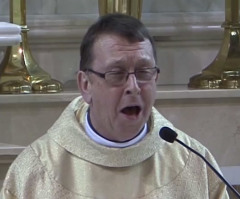 See This Priest's Amazing Surprise That Stunned a Wedding and Left the Bride in Tears (VIDEO)