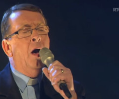 Singing Irish Priest Father Ray Kelly Sings 'Hallelujah' on 'Late Late Show' (YouTube VIDEO)