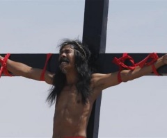 Filipino Christians Nailed to Crosses in Controversial Re-Enactment of Jesus' Crucifixion