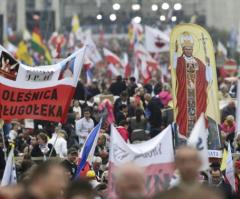 Popes John Paul II, John XXIII Declared Saints as Half a Million People Attend Vatican Ceromony
