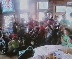 Mystery Couple Pays $485 Restaurant Bill for Autistic Students and Their Teachers (VIDEO)