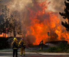 So. Calif. Battles Wildfire Outbreak; Evacuations Force Thousands to Flee