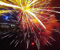 Guy Flies Drone Through Fireworks Show - You've Never Seen Fireworks Like This! (VIDEO)