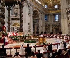 Pope Francis Conducts Wedding Ceremony for 20 Couples, Some Already Cohabiting