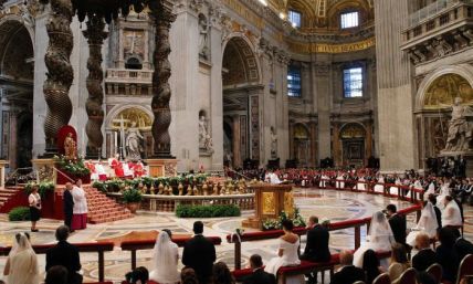 Pope Francis Conducts Wedding Ceremony for 20 Couples, Some Already Cohabiting